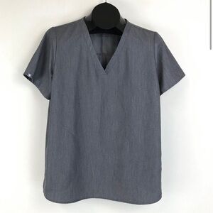 Figs Basa Maternity Scrub Top Women's Size Large
Gray Pullover Pockets Medical